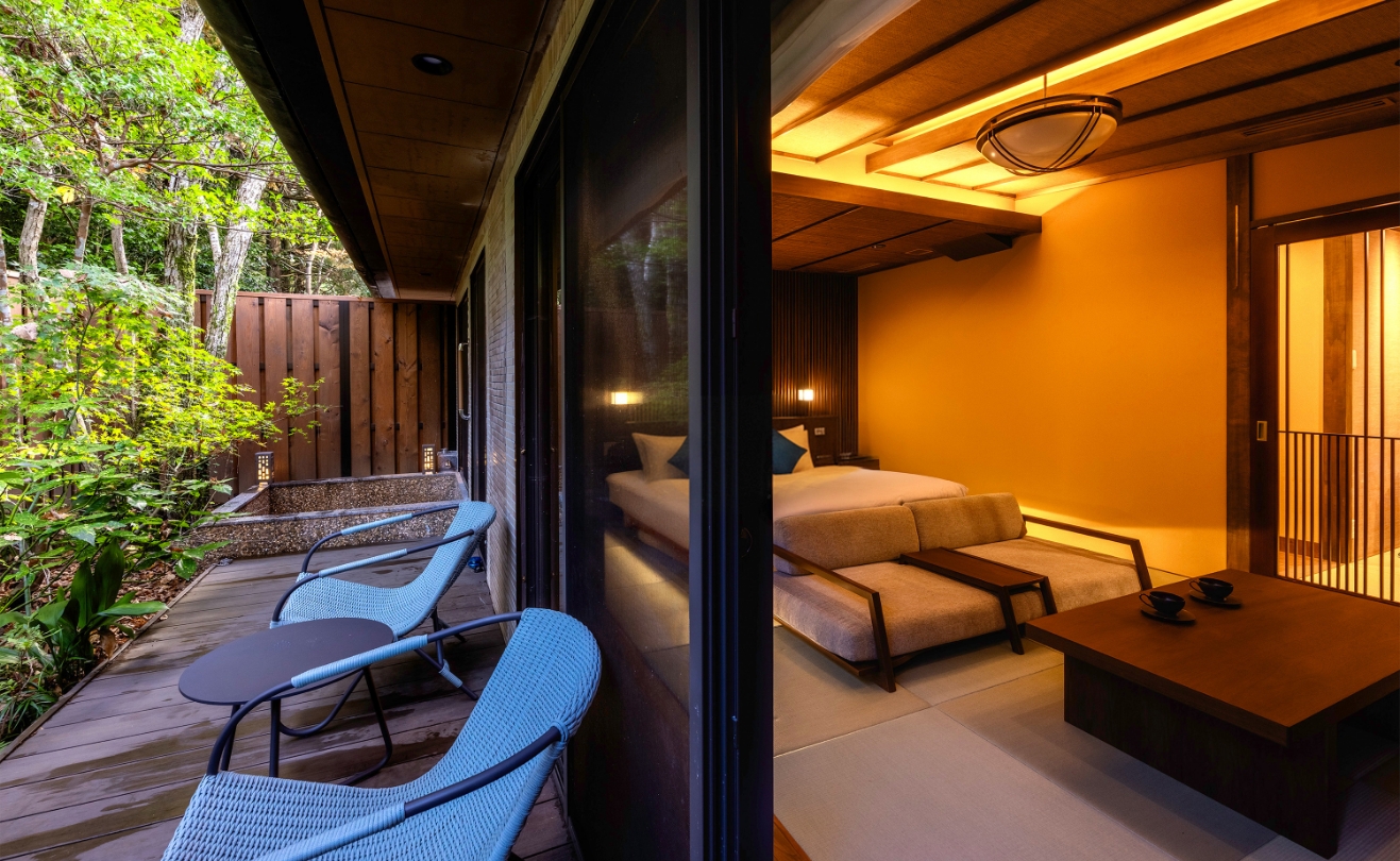 箱庭の美しい日本庭園を眺めながら楽しむ露天風呂